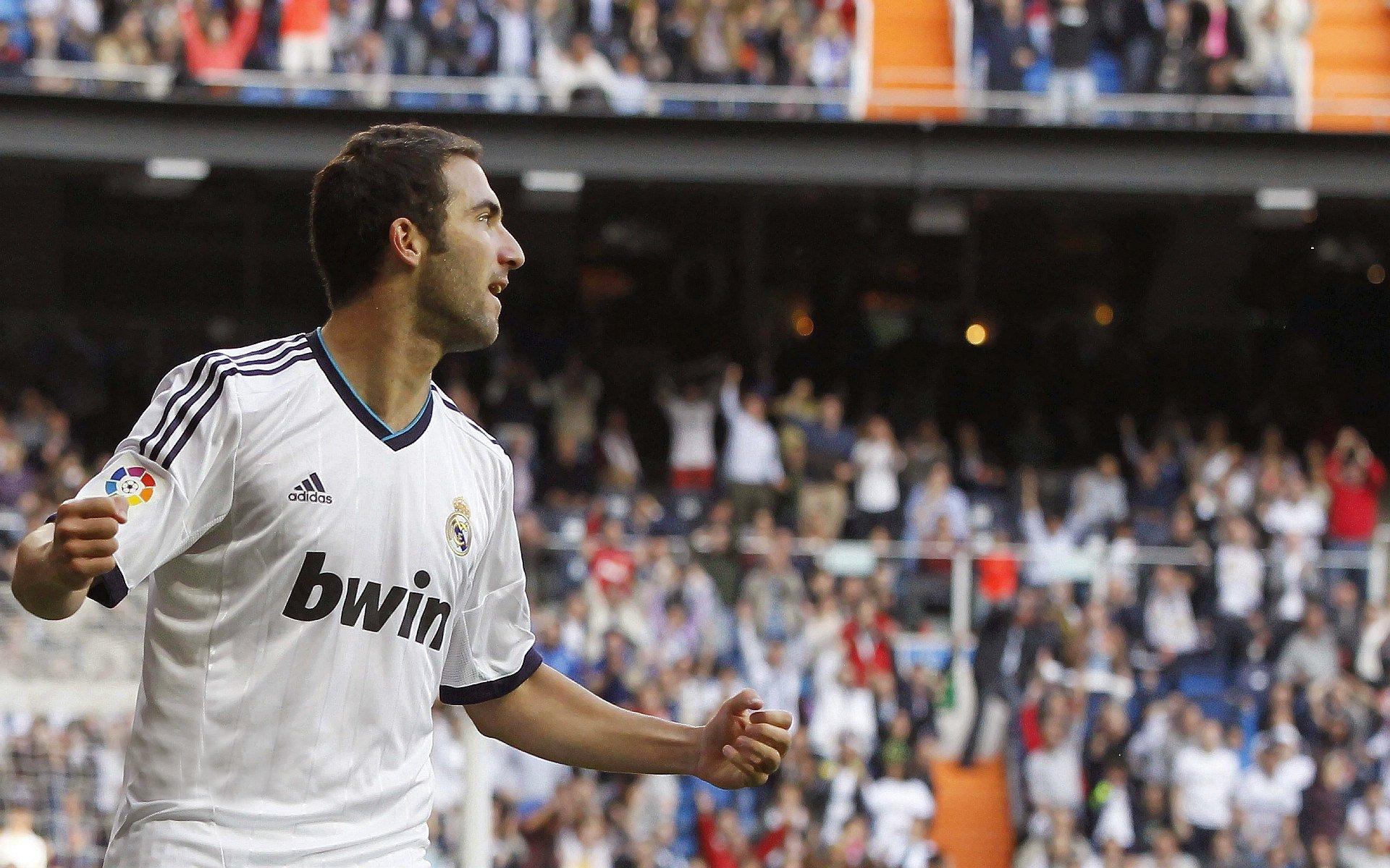 群星璀璨媒体蜂拥 快艇奏凯胜利流量双丰收