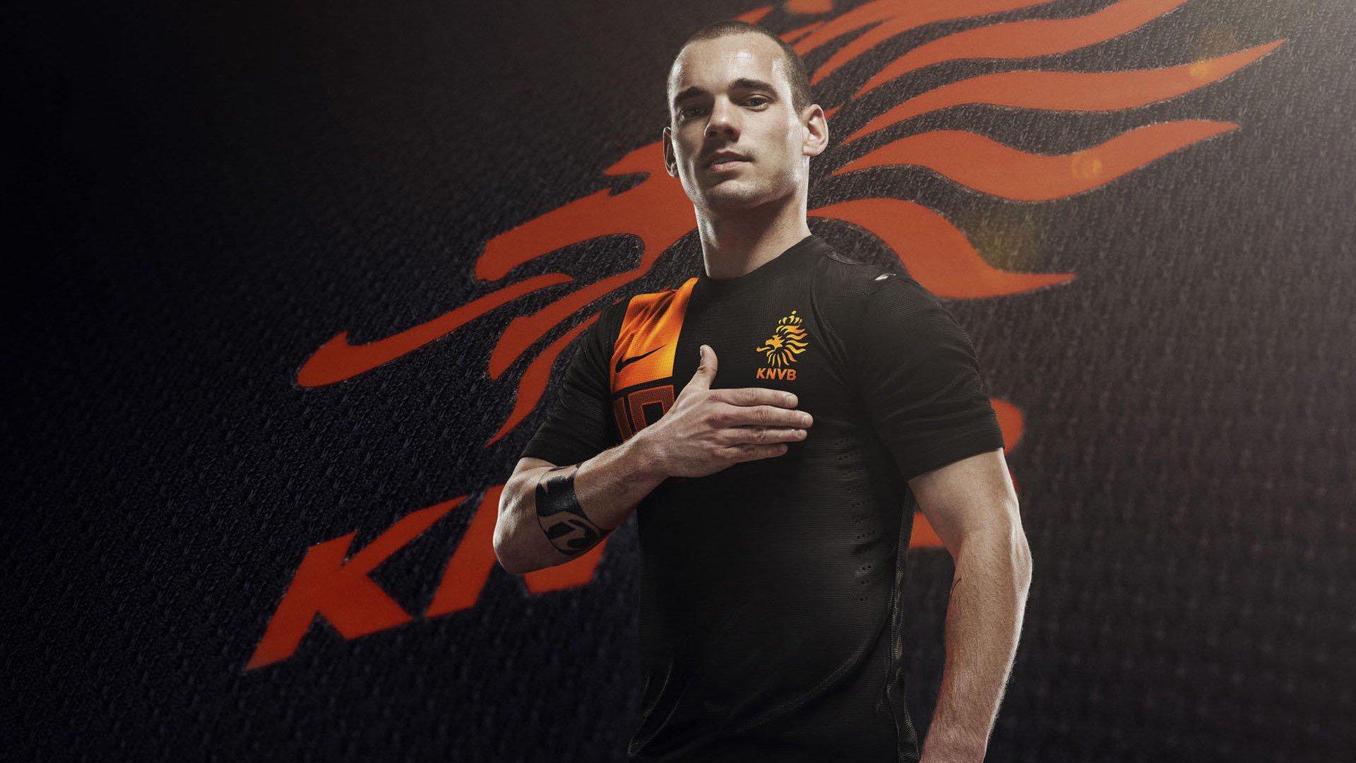 红魔铁血传奇!加里-内维尔正式荣膺英超名人堂殊荣,诠释忠诚与智慧的后防丰碑