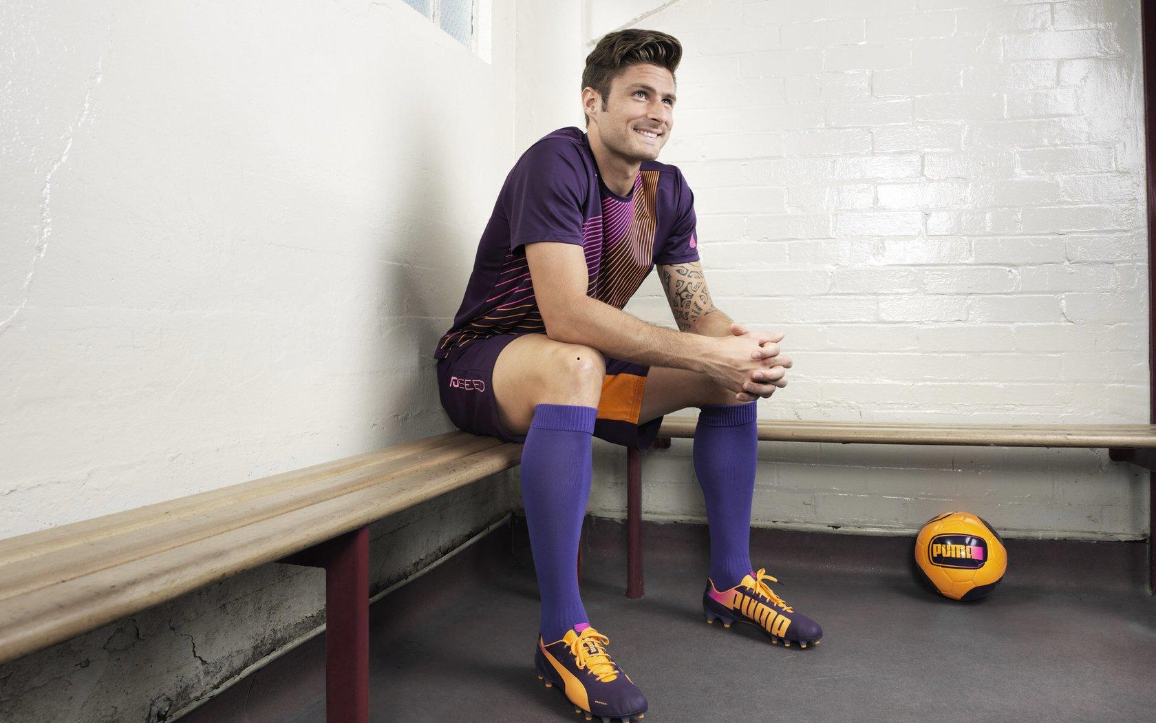 德甲激战，斯图加特3-2神奇逆转法兰克福，日本球星独木难支，客队三场不胜陷低谷